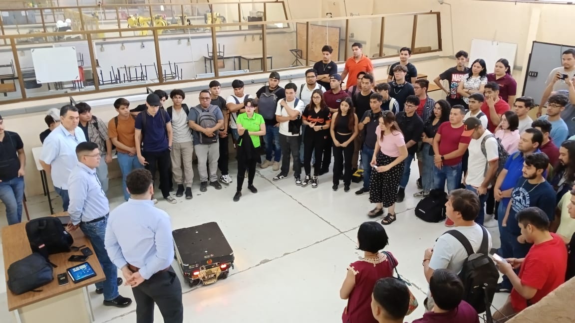 Estudiantes de UTH aprenden de robótica con Ripipsa